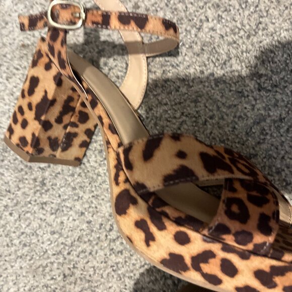 A NEW DAY CHEETAH BLOCK SANDAL HEELS SZ 8M - Picture 2 of 5